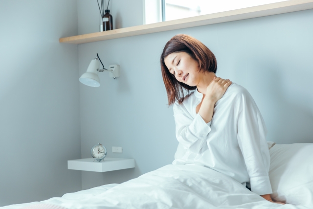 五十肩に悩む方必見！整骨院と整形外科のアプローチの違いとは？